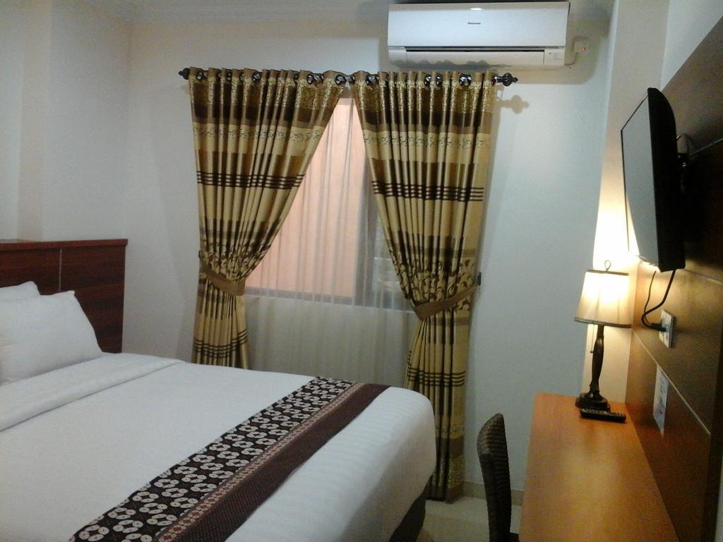 יוגיאקרטה Maranatha Grand Hotel חדר תמונה