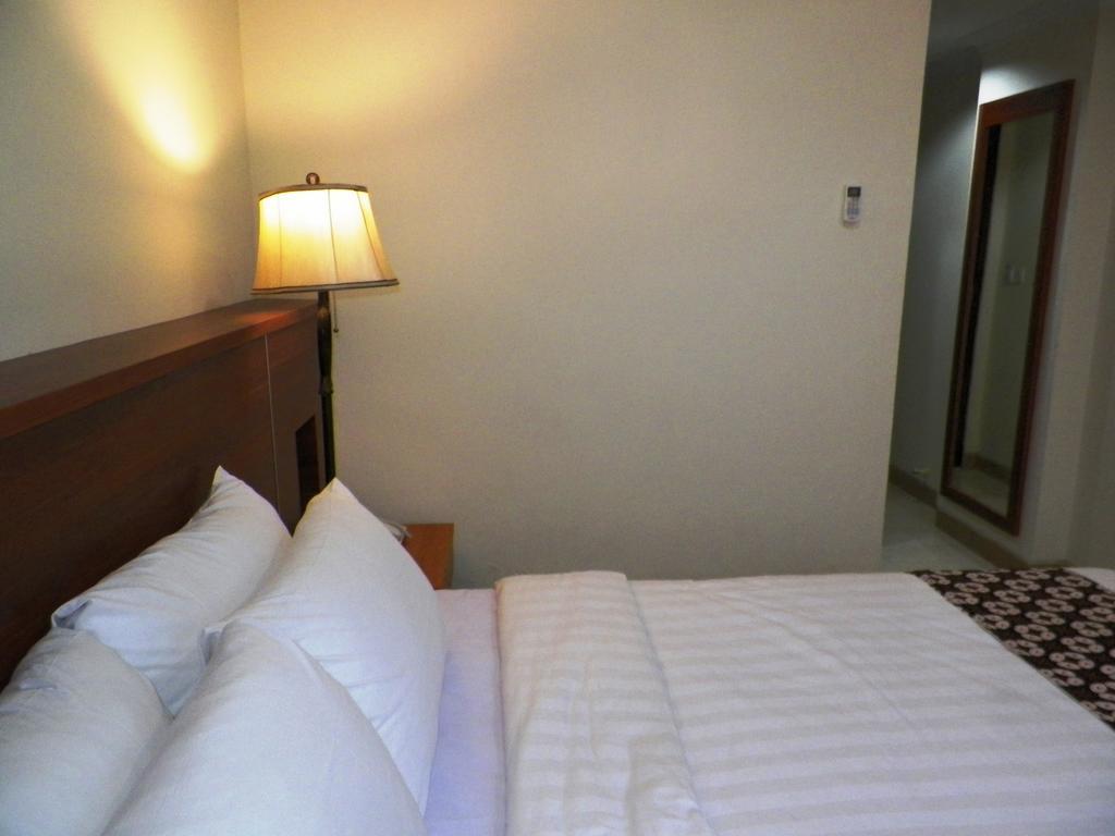 יוגיאקרטה Maranatha Grand Hotel חדר תמונה