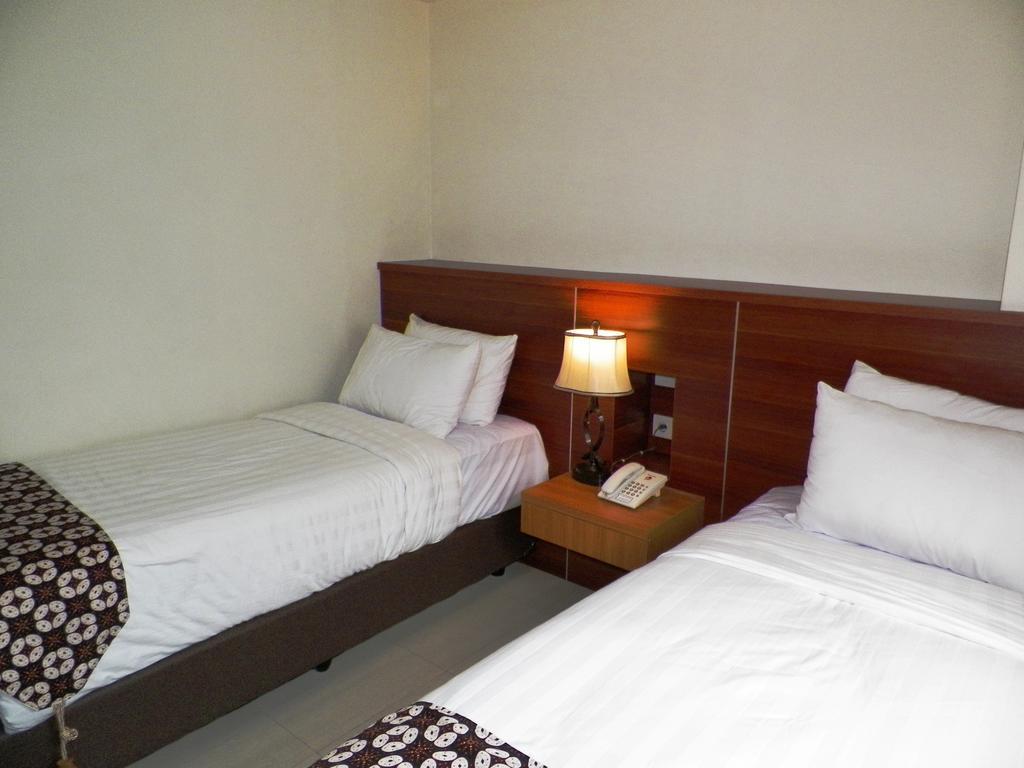 יוגיאקרטה Maranatha Grand Hotel חדר תמונה